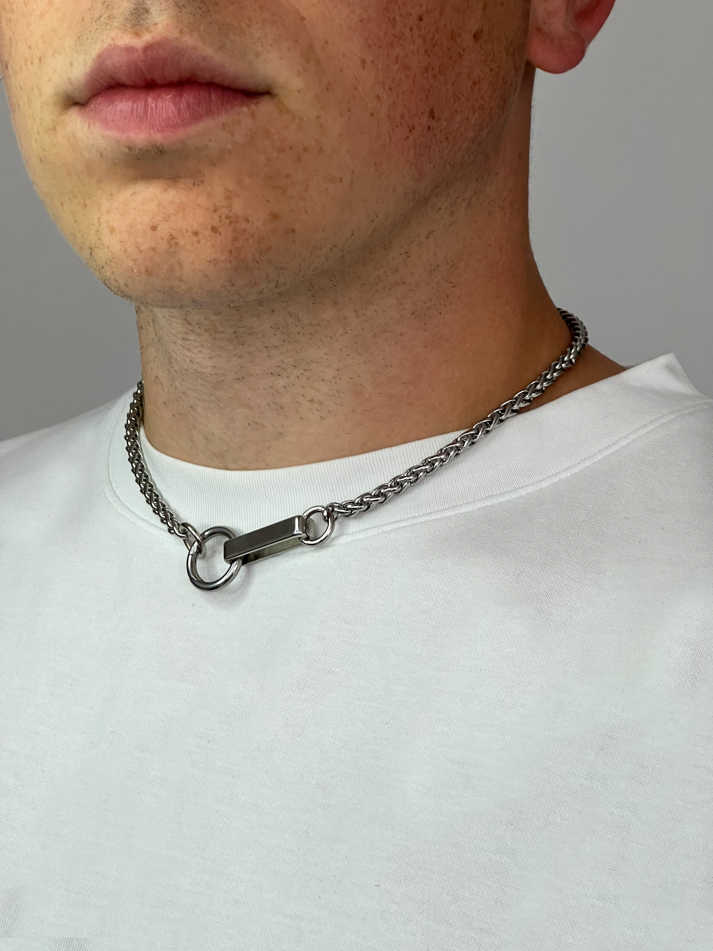 STAINLESS STEEL BAR NECKLACE