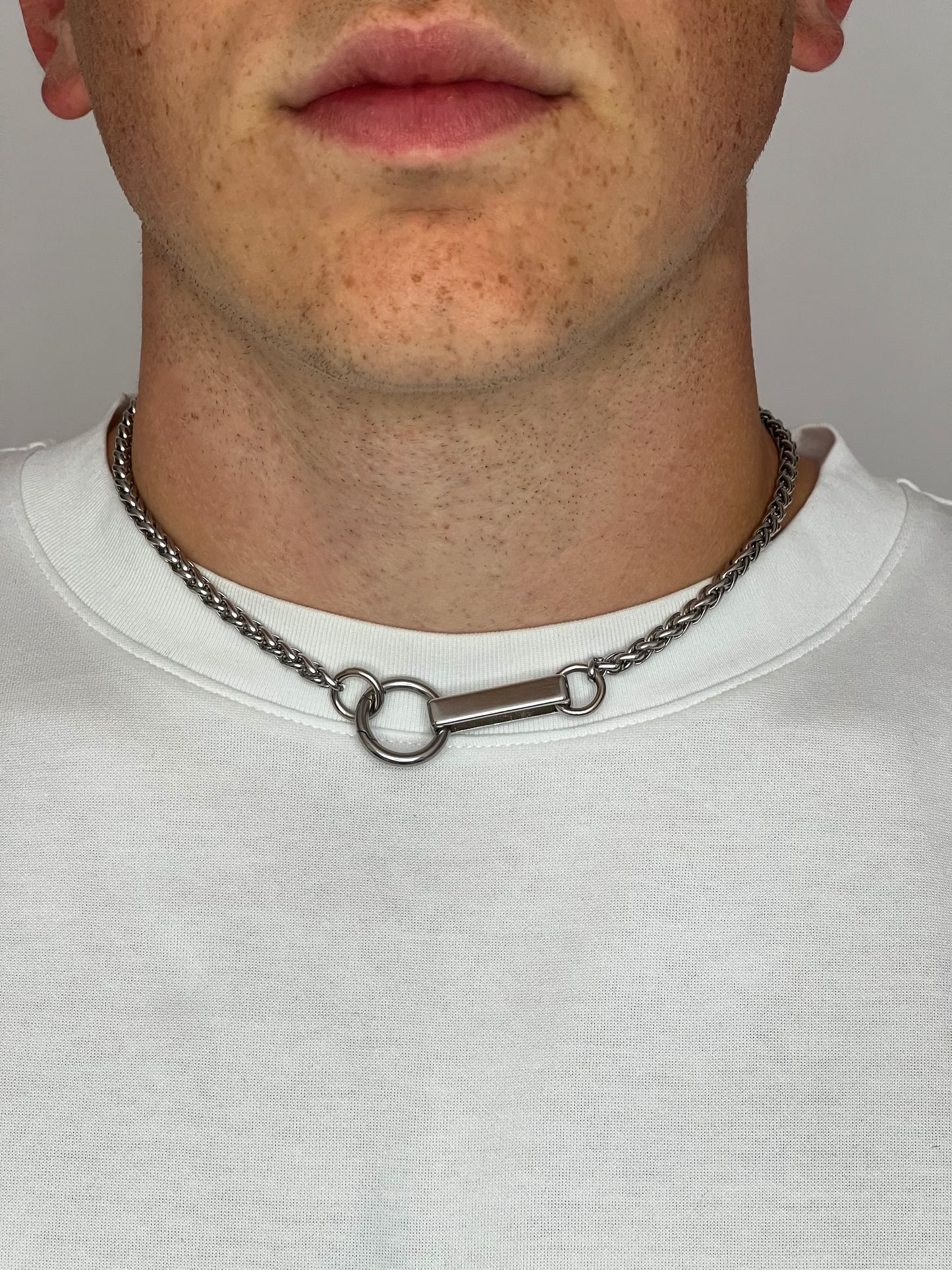 STAINLESS STEEL BAR NECKLACE